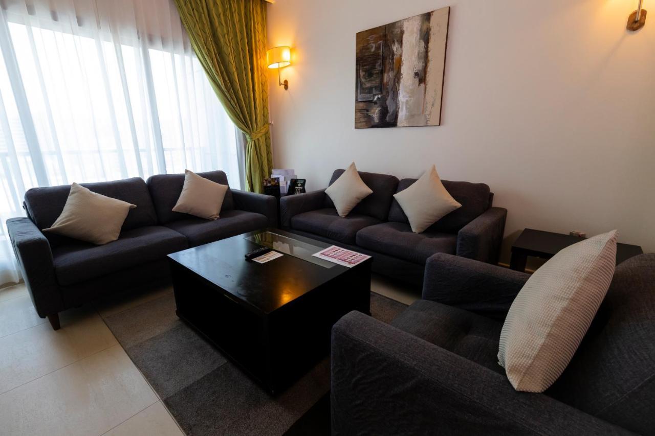 Imperial Suites Hotel Doha Bagian luar foto